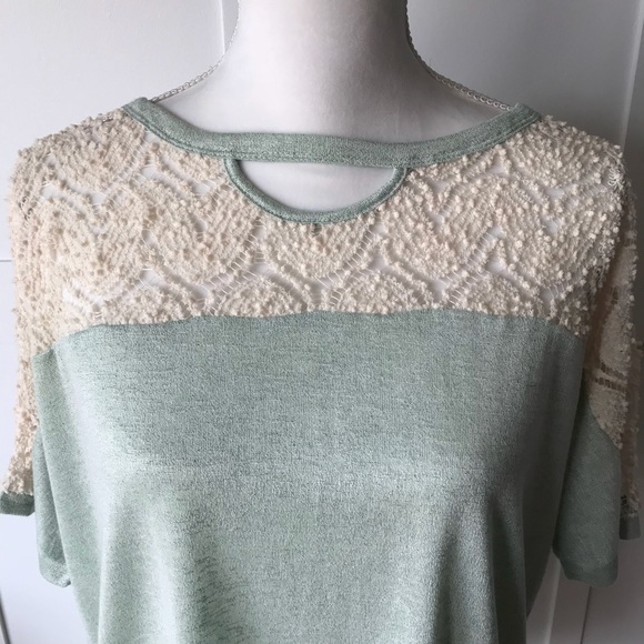 Crochet Short Sleeve Sage Top w/Neck Cutout - Picture 5 of 8